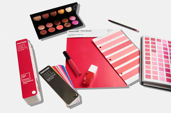 Компания Pantone объявила главный цвет 2023 года: Viva Magenta